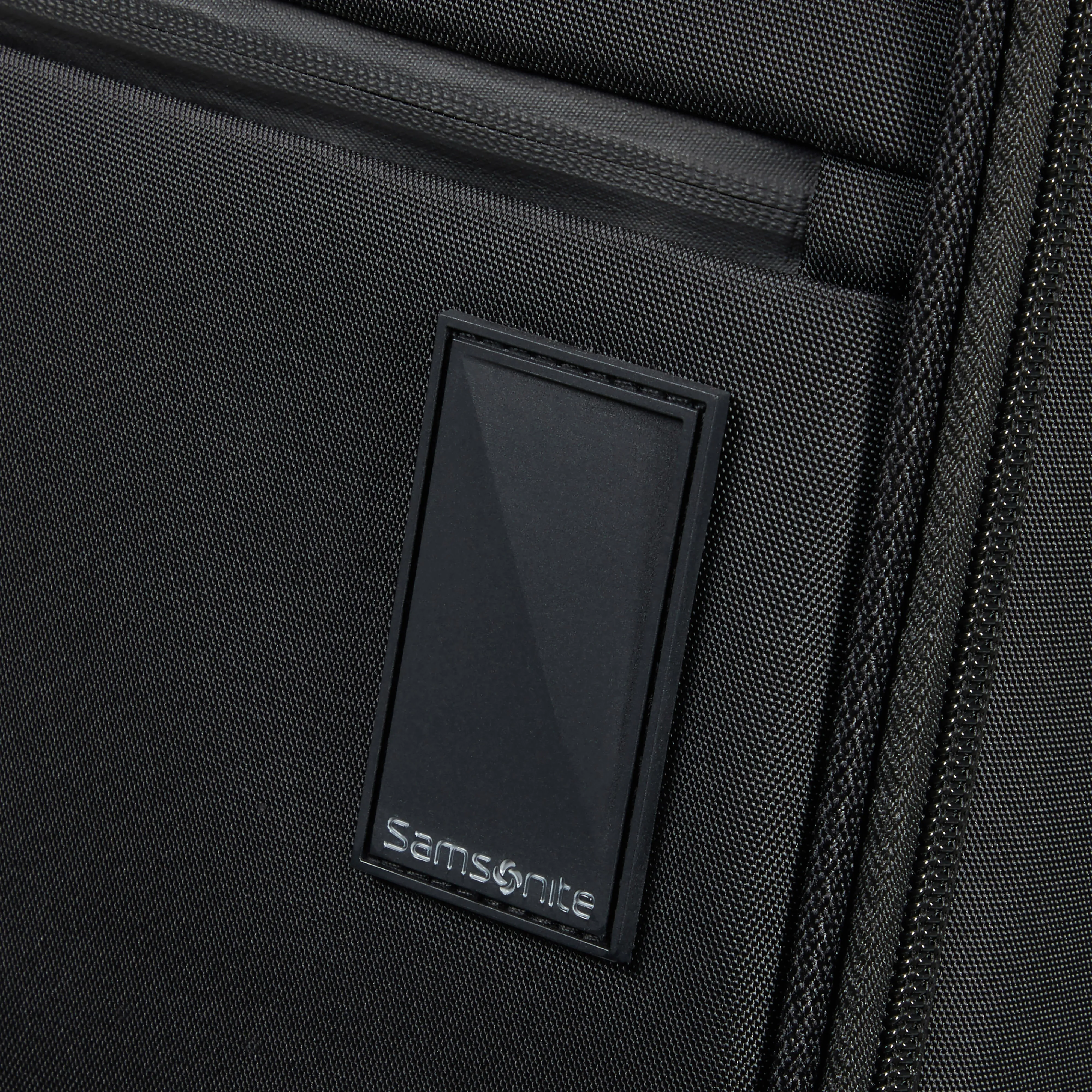 Optimize the title of this e-commerce product, requiring modifiers, and return it to English:

Samsonite Vaycay Spinner Carry-On Bag for Efficient Travel